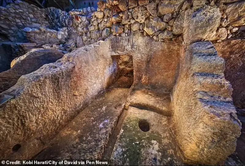 В древнем центре Иерусалима было обнаружено место поклонения, запечатанное предками Иисуса, застывшее во времени почти на 3000 лет
